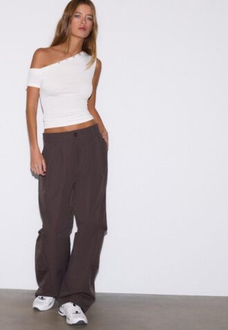 Tricou asimetric cu nasturi