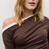 Tricou cu mâneci lungi asimetrice, cu două straturi Tricou cu mâneci lungi asimetrice, cu două straturi