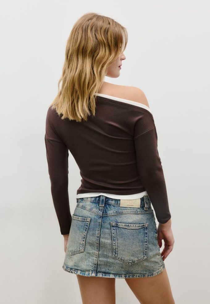 Tricou cu mâneci lungi asimetrice, cu două straturi Tricou cu mâneci lungi asimetrice, cu două straturi