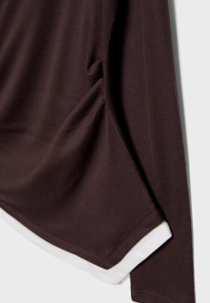 Tricou cu mâneci lungi asimetrice, cu două straturi Tricou cu mâneci lungi asimetrice, cu două straturi