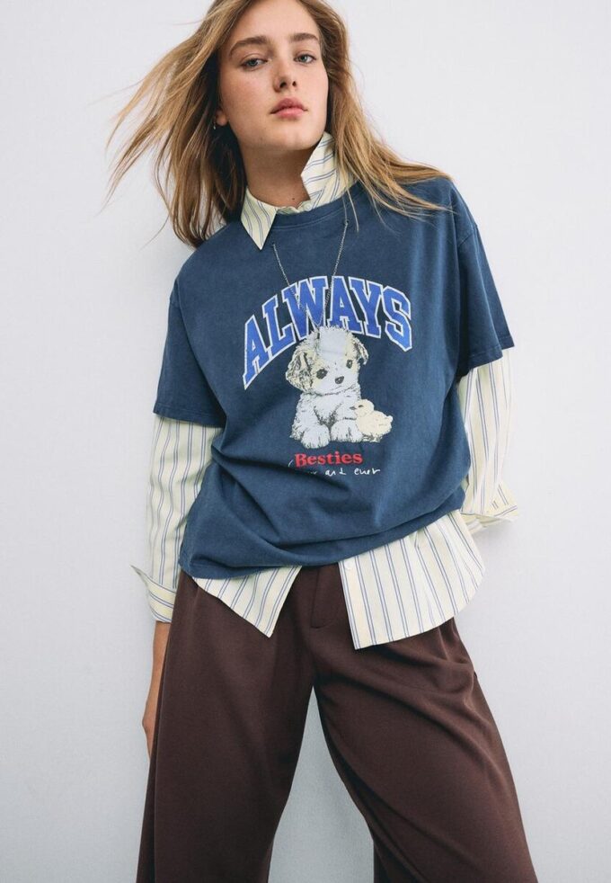 Tricou cu mâneci scurte, cu imprimeu și aplicație Tricou cu mâneci scurte, cu imprimeu și aplicație