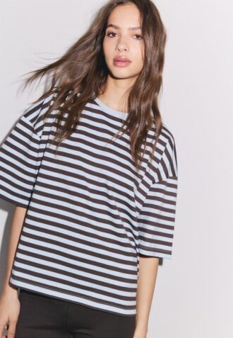 Tricou cu mâneci scurte și croi drept