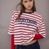 Tricou cu mâneci scurte și imprimeuri în dungi Tricou cu mâneci scurte și imprimeuri în dungi