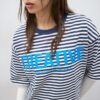 Tricou cu mâneci scurte și imprimeuri în dungi Tricou cu mâneci scurte și imprimeuri în dungi