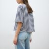 Tricou cu mâneci scurte și imprimeuri în dungi Tricou cu mâneci scurte și imprimeuri în dungi