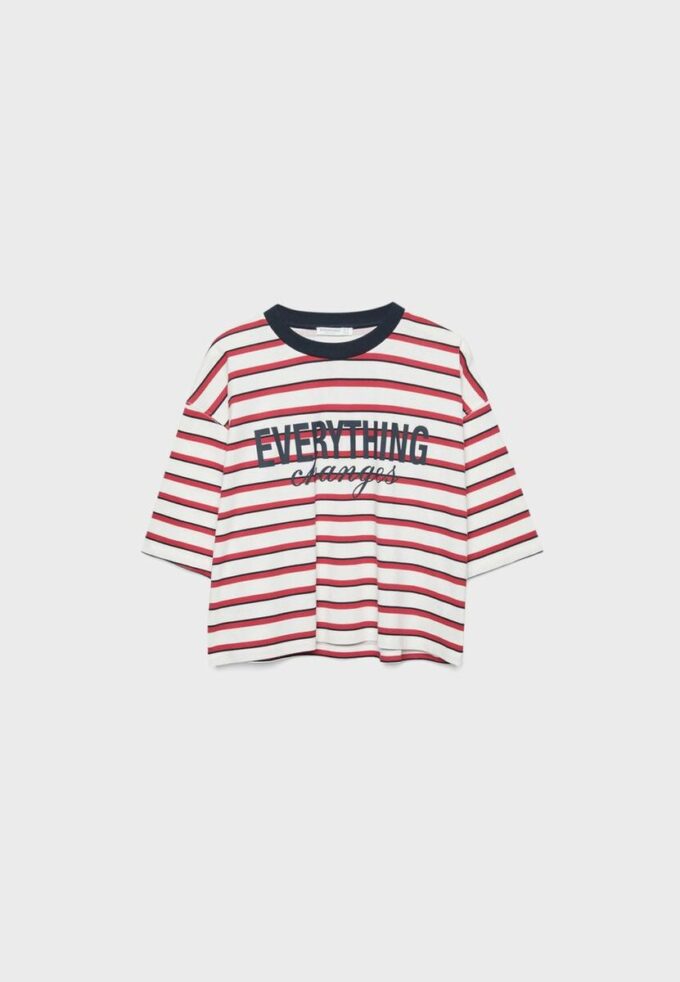 Tricou cu mâneci scurte și imprimeuri în dungi Tricou cu mâneci scurte și imprimeuri în dungi