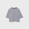 Tricou cu mâneci scurte și imprimeuri în dungi Tricou cu mâneci scurte și imprimeuri în dungi