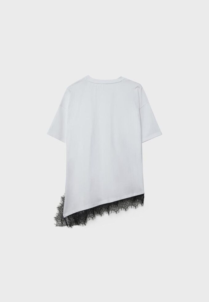 Tricou cu mâneci scurte și tiv din dantelă Tricou cu mâneci scurte și tiv din dantelă