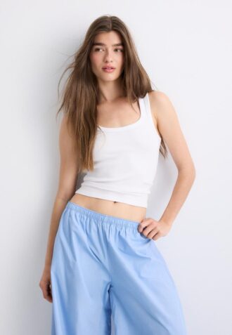 Tricou cu spate în formă de U, cu nervuri
