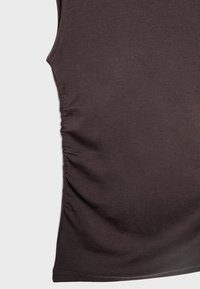 Tricou de bază ajustat cu volane Tricou de bază ajustat cu volane