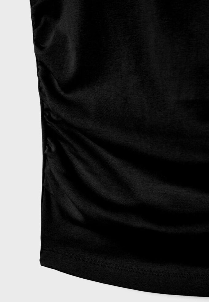 Tricou de bază ajustat cu volane Tricou de bază ajustat cu volane