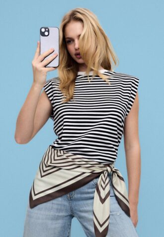 Tricou de bază cu dungi și umeri căptușiți