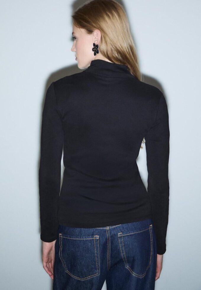 Tricou de bază cu guler înalt Tricou de bază cu guler înalt