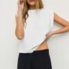 Tricou de bază cu umeri căptușiți Tricou de bază cu umeri căptușiți