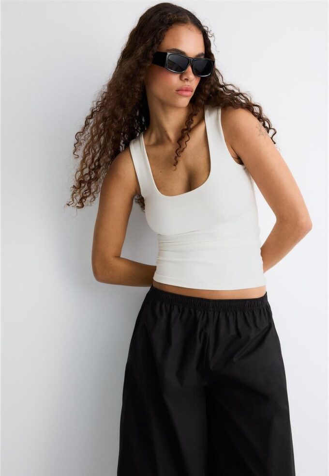 Tricou din poliamidă cu bretele late Tricou din poliamidă cu bretele late