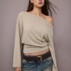 Tricou din tricot cu guler barcă și centură