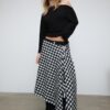 Tricou din tricot cu guler barcă și centură