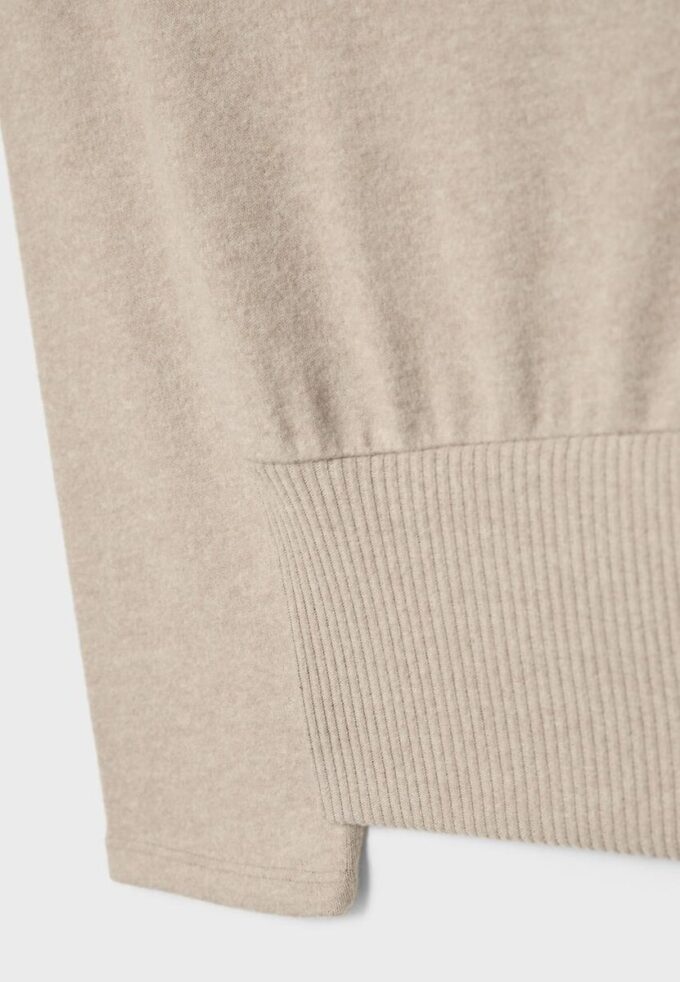 Tricou din tricot cu guler barcă și centură