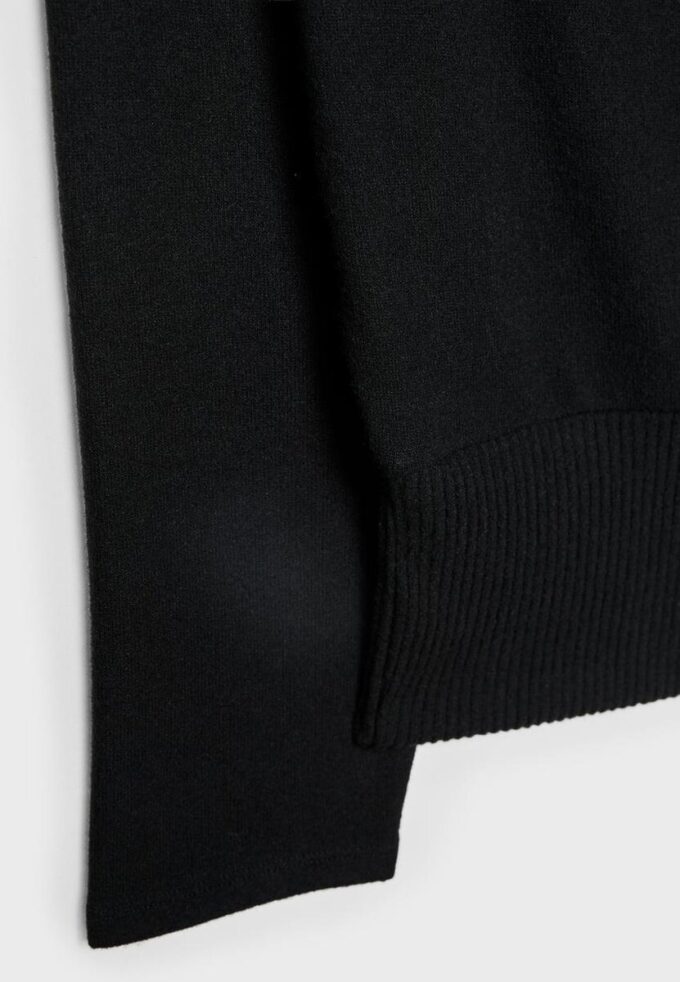 Tricou din tricot cu guler barcă și centură