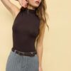 Tricou fără mâneci cu guler în formă de pâlnie Tricou fără mâneci cu guler în formă de pâlnie