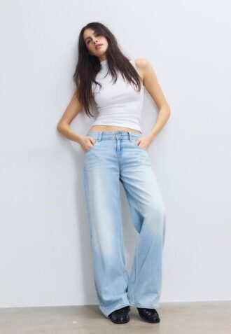 Tricou fără mâneci cu guler în formă de pâlnie Tricou fără mâneci cu guler în formă de pâlnie