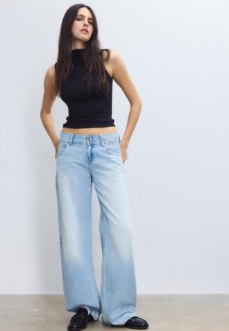 Tricou fără mâneci cu guler în formă de pâlnie Tricou fără mâneci cu guler în formă de pâlnie