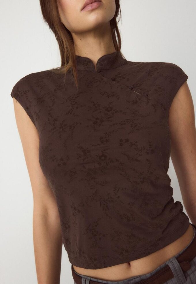 Tricou în stil Qipao cu imprimeu floc Tricou în stil Qipao cu imprimeu floc