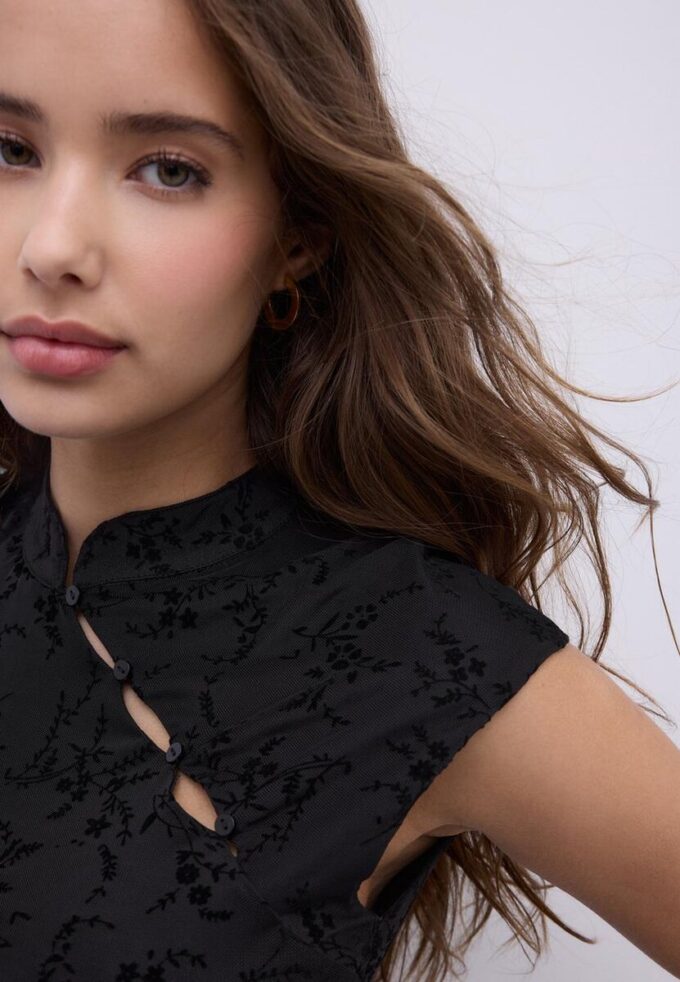 Tricou în stil Qipao cu imprimeu floc Tricou în stil Qipao cu imprimeu floc