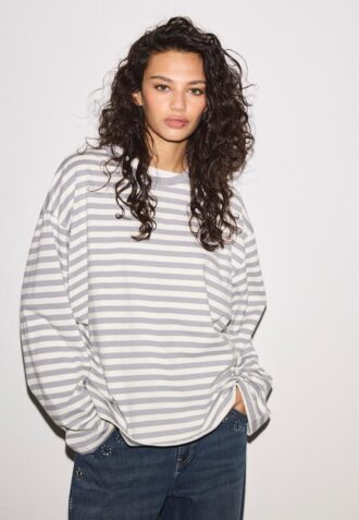 Tricou oversize cu mâneci lungi și dungi