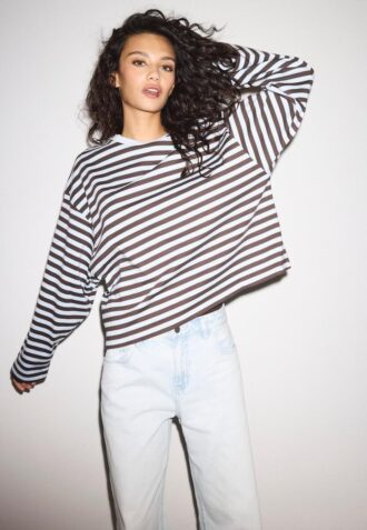 Tricou oversize cu mâneci lungi și dungi