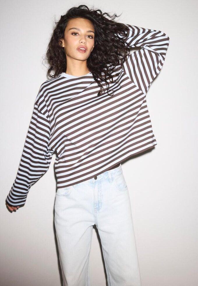 Tricou oversize cu mâneci lungi și dungi Tricou oversize cu mâneci lungi și dungi