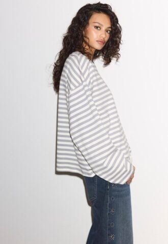 Tricou oversize cu mâneci lungi și dungi