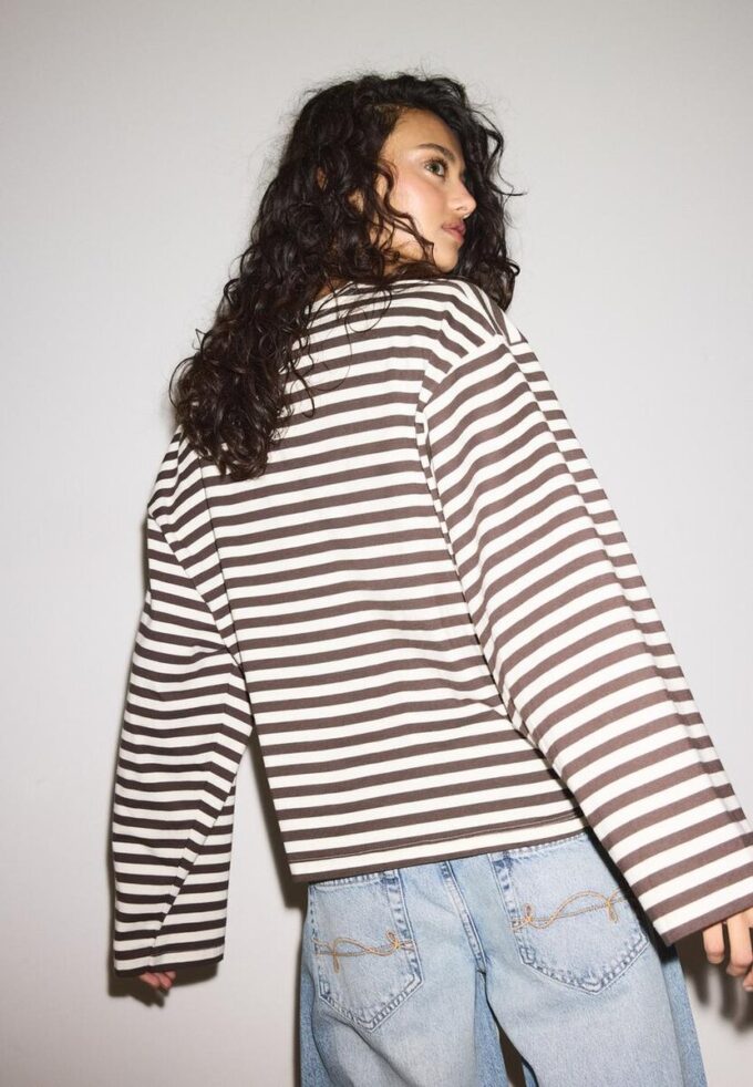 Tricou oversize cu mâneci lungi și dungi Tricou oversize cu mâneci lungi și dungi