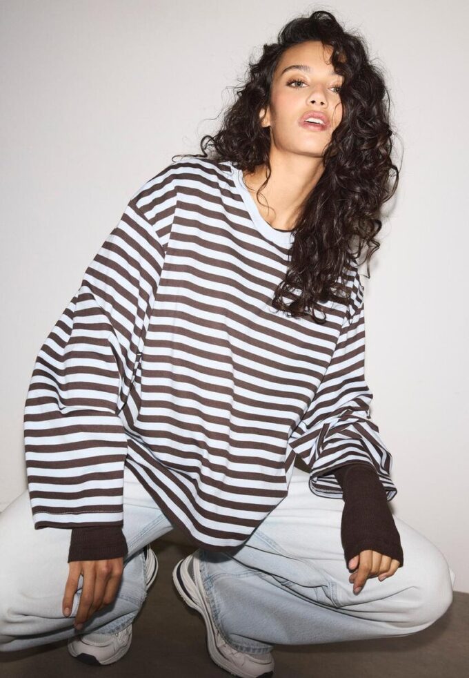 Tricou oversize cu mâneci lungi și dungi Tricou oversize cu mâneci lungi și dungi
