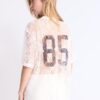 Tricou oversize din dantelă cu detalii grafice Tricou oversize din dantelă cu detalii grafice
