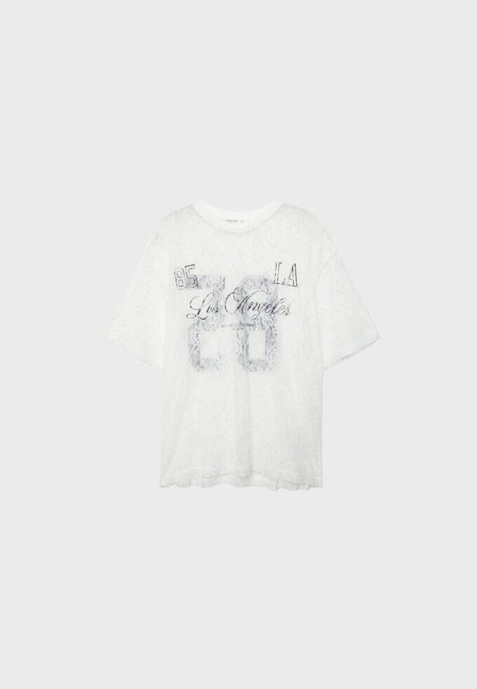 Tricou oversize din dantelă cu detalii grafice Tricou oversize din dantelă cu detalii grafice