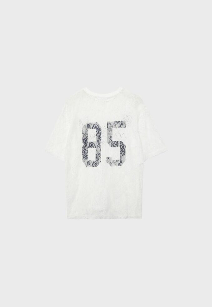 Tricou oversize din dantelă cu detalii grafice Tricou oversize din dantelă cu detalii grafice