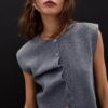 Vestă din tricot cu umeri căptușiți Vestă din tricot cu umeri căptușiți